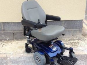 Jazy Power chair With Mid Wheel Drive